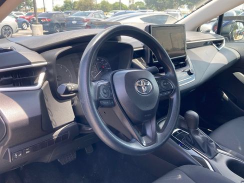 Used 2025 Toyota Corolla LE FWD image 9