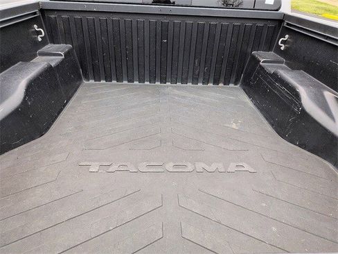 Used 2017 Toyota Tacoma Limited image 12