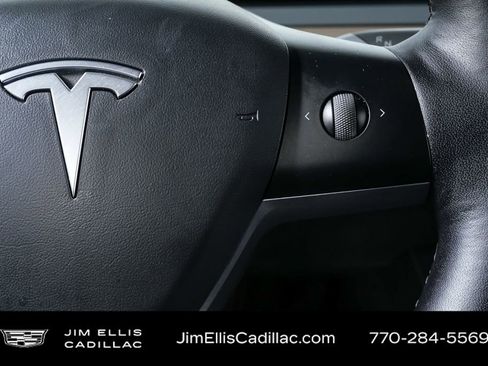 Used 2022 Tesla Model Y Long Range image 28