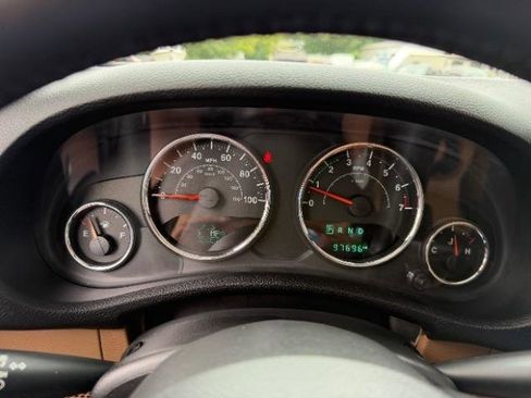 Used 2016 Jeep Wrangler Unlimited Sahara w/ Connectivity Group AWD/4WD image 17