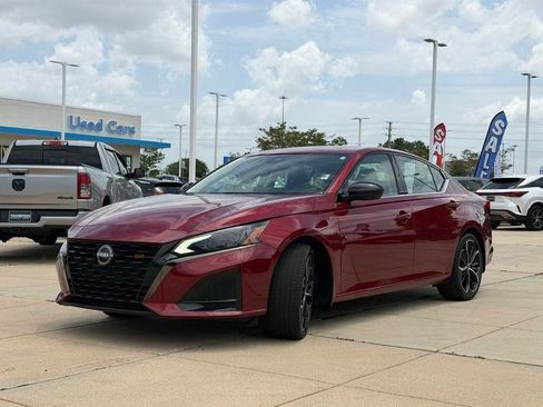Used 2023 Nissan Altima 2.5 SR w/ SR Premium Package FWD image 8