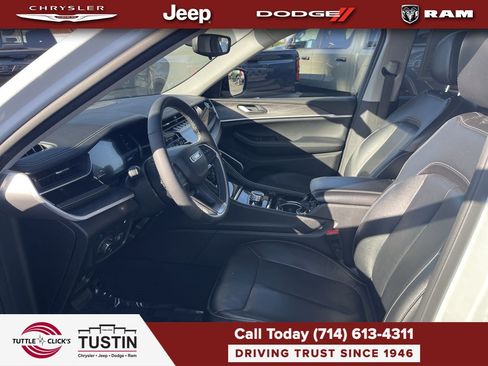 Used 2023 Jeep Grand Cherokee 4WD 4xe image 17