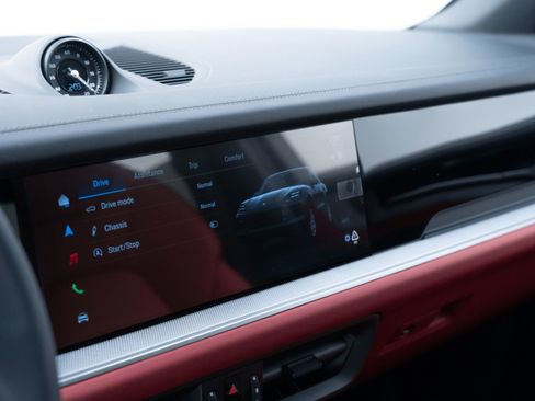 New 2026 Porsche Cayenne image 28