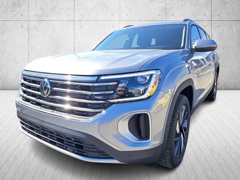 Used 2025 Volkswagen Atlas SE image 9