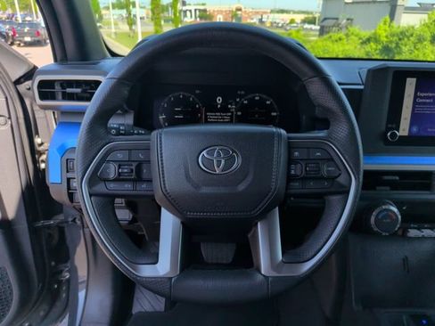 Used 2025 Toyota Tacoma TRD Off-Road AWD/4WD image 15