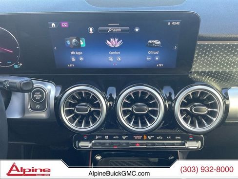 Used 2025 Mercedes-Benz GLB 250 4MATIC image 11