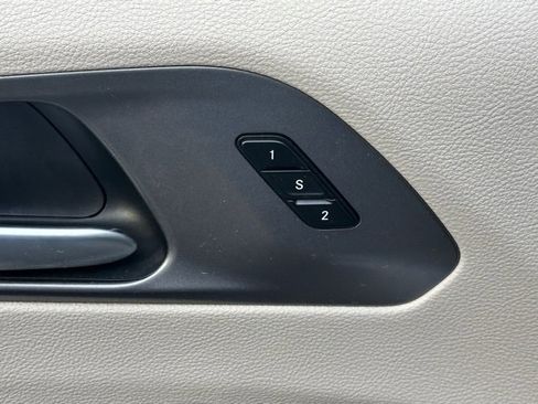 Used 2024 Chrysler Pacifica Touring-L image 24