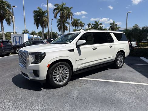 Used 2024 GMC Yukon XL Denali w/ Denali Reserve Package AWD/4WD image 4