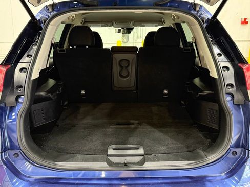 Used 2019 Nissan Rogue SV image 18