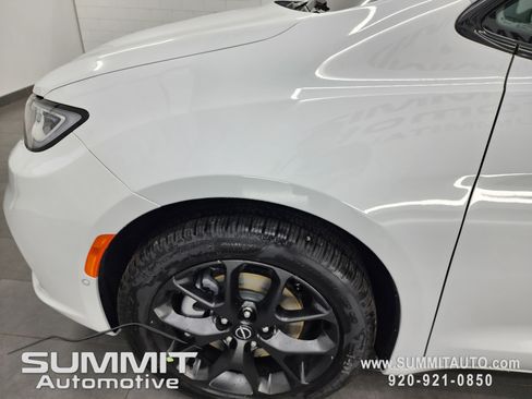 New 2026 Chrysler Pacifica Limited w/ S Appearance Package image 40