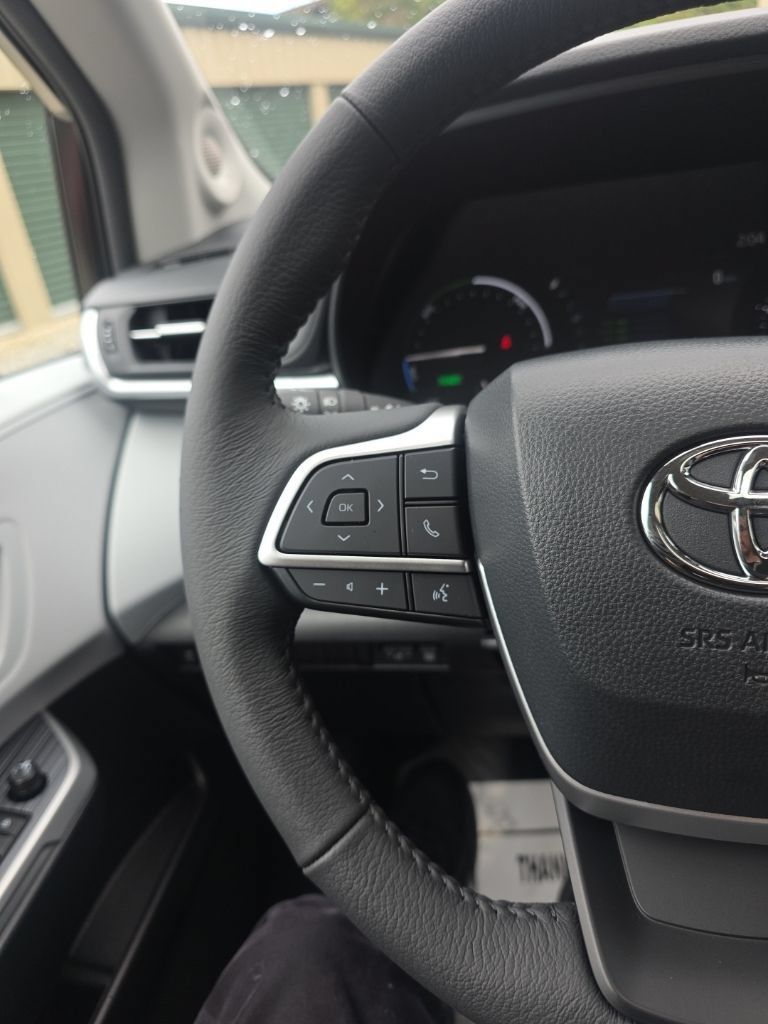 Certified 2026 Toyota Sienna XLE FWD image 23