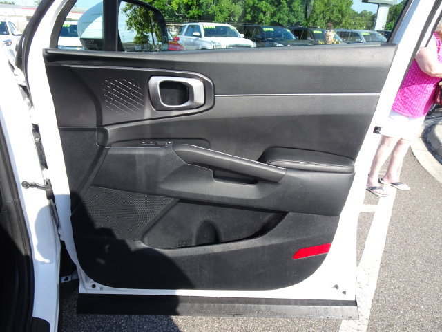 Used 2023 Kia Sorento LX FWD image 18