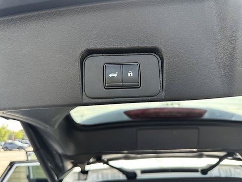 Certified 2025 Nissan Rogue SV FWD image 16