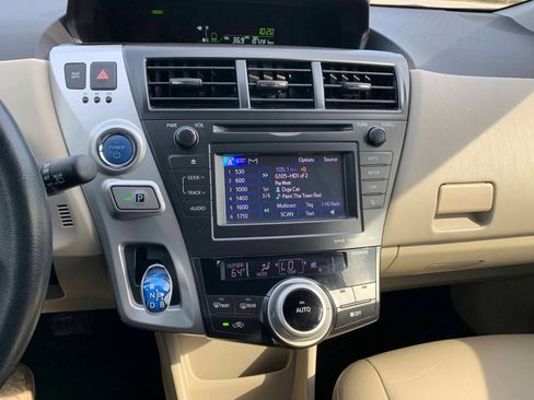 Used 2014 Toyota Prius V Five image 18