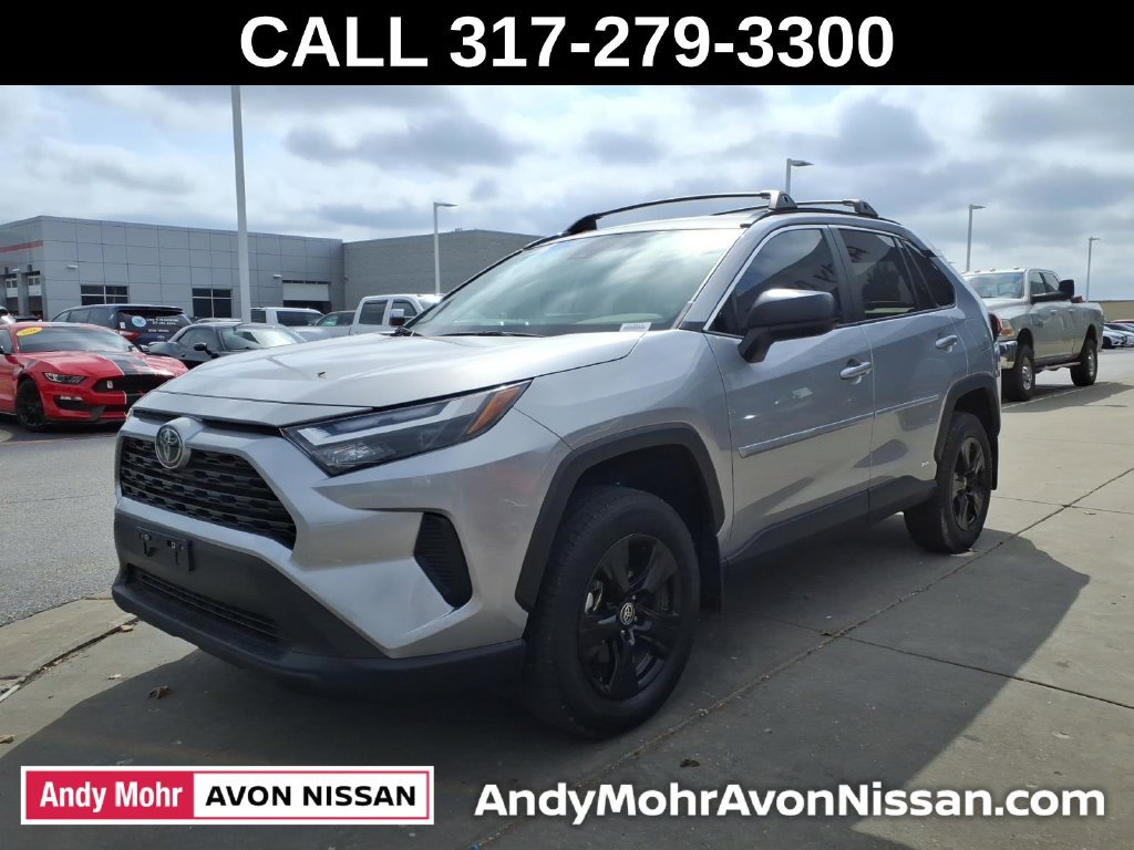 Used 2025 Toyota RAV4 LE AWD/4WD image 4