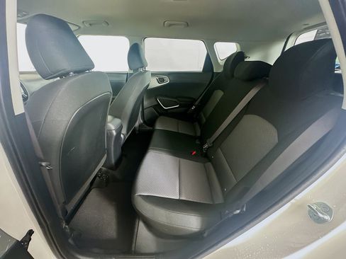 Used 2025 Kia Soul LX w/ LX Technology Package FWD image 26