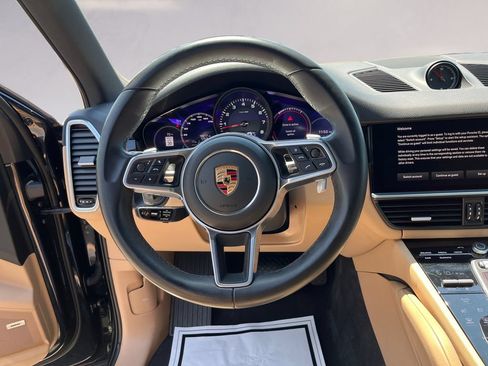 Used 2023 Porsche Cayenne AWD/4WD image 12