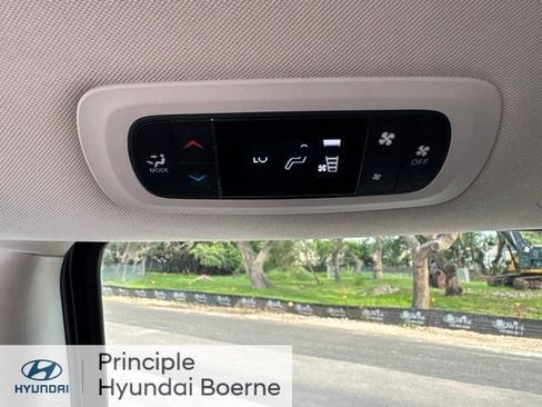 Used 2022 Chrysler Voyager LX FWD image 28