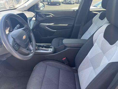 Used 2024 Chevrolet Trax LS w/ LS Convenience Package FWD image 9