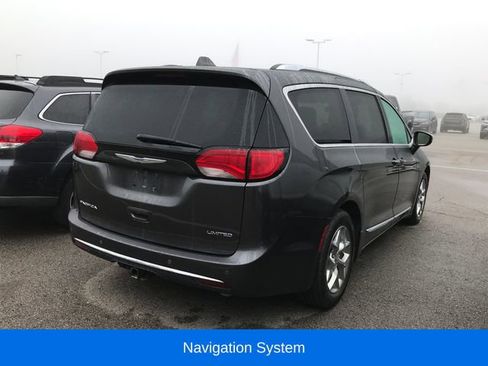 Used 2019 Chrysler Pacifica Limited image 2