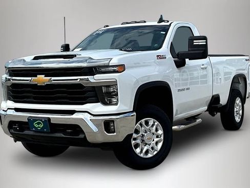 Used 2024 Chevrolet Silverado 2500 LT w/ Convenience Package AWD/4WD image 3