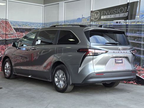 New 2026 Toyota Sienna XLE image 5