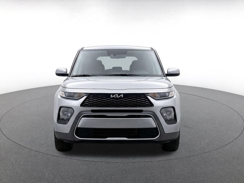Used 2025 Kia Soul LX w/ LX Technology Package FWD image 2