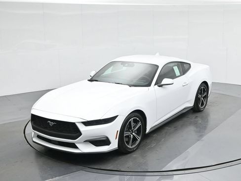 Used 2025 Ford Mustang Coupe RWD image 33