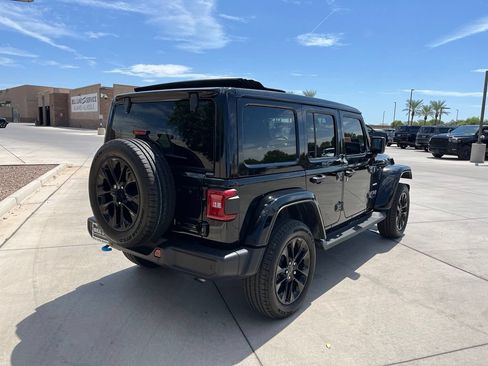 Used 2024 Jeep Wrangler Unlimited Sahara w/ Technology Group AWD/4WD image 8