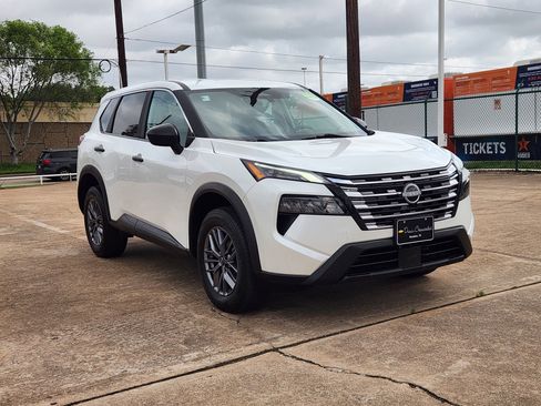 Used 2024 Nissan Rogue S AWD/4WD image 4