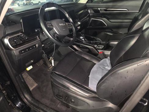Used 2025 Kia Telluride S image 3