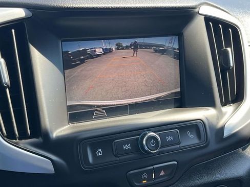 Used 2024 GMC Terrain SLE FWD image 29