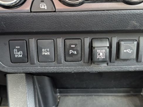 Used 2021 Toyota Tacoma TRD Off-Road w/ Technology Package AWD/4WD image 29