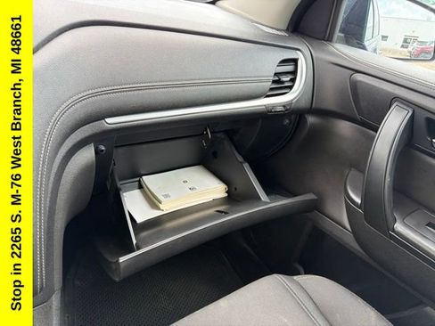 Used 2017 Chevrolet Traverse LT w/ Style and Technology Package FWD image 36