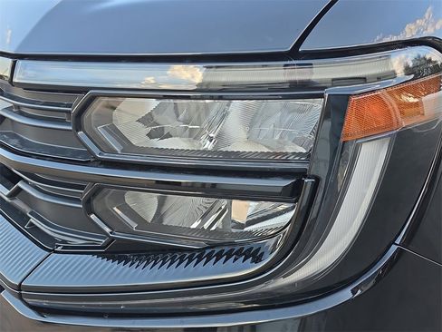 New 2025 Ford Expedition Active image 30