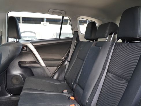 Used 2018 Toyota RAV4 LE image 17