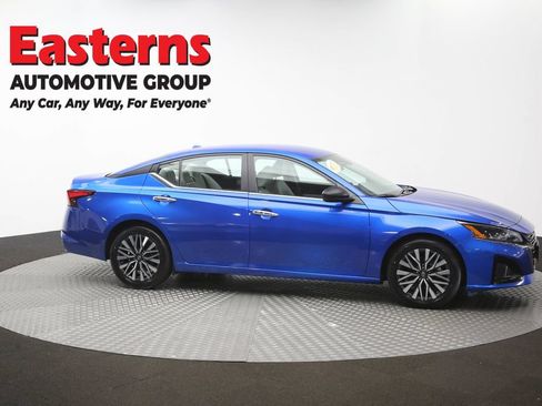 Used 2025 Nissan Altima 2.5 SV FWD image 45