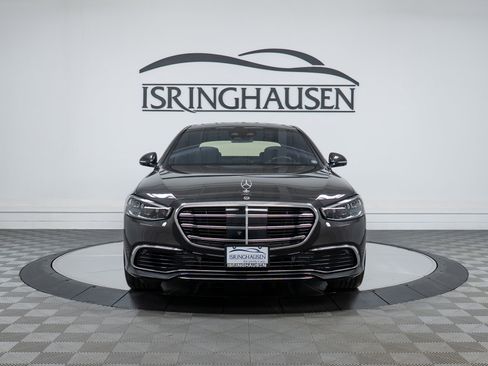 Used 2022 Mercedes-Benz S 580 4MATIC Sedan image 2