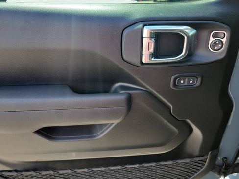 New 2025 Jeep Gladiator Sport AWD/4WD image 22