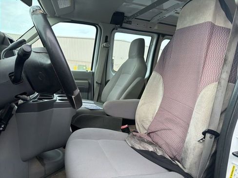 Used 2014 Ford E-250 and Econoline 250 w/ Power Group image 12