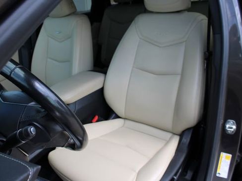 Used 2019 Cadillac XT5 FWD image 16