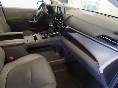 Used 2024 Toyota Sienna XLE w/ XLE Plus Package AWD/4WD image 25