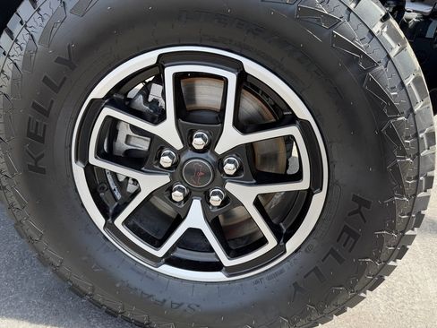 Used 2025 Jeep Wrangler Rubicon AWD/4WD image 26