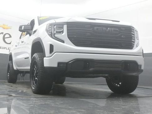 Used 2026 GMC Sierra 1500 SLT AWD/4WD image 3