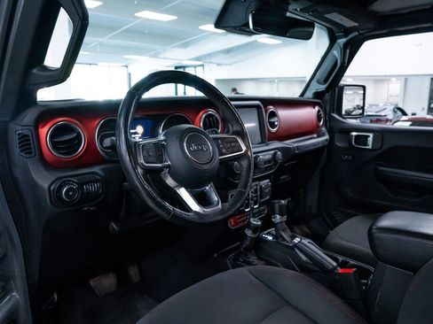 Used 2019 Jeep Wrangler Unlimited Rubicon w/ Dual Top Group AWD/4WD image 17