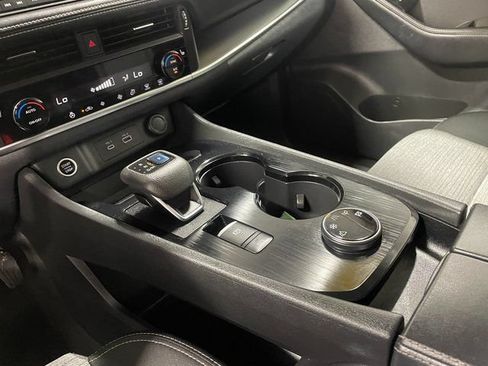 Used 2022 Nissan Rogue S AWD/4WD image 17
