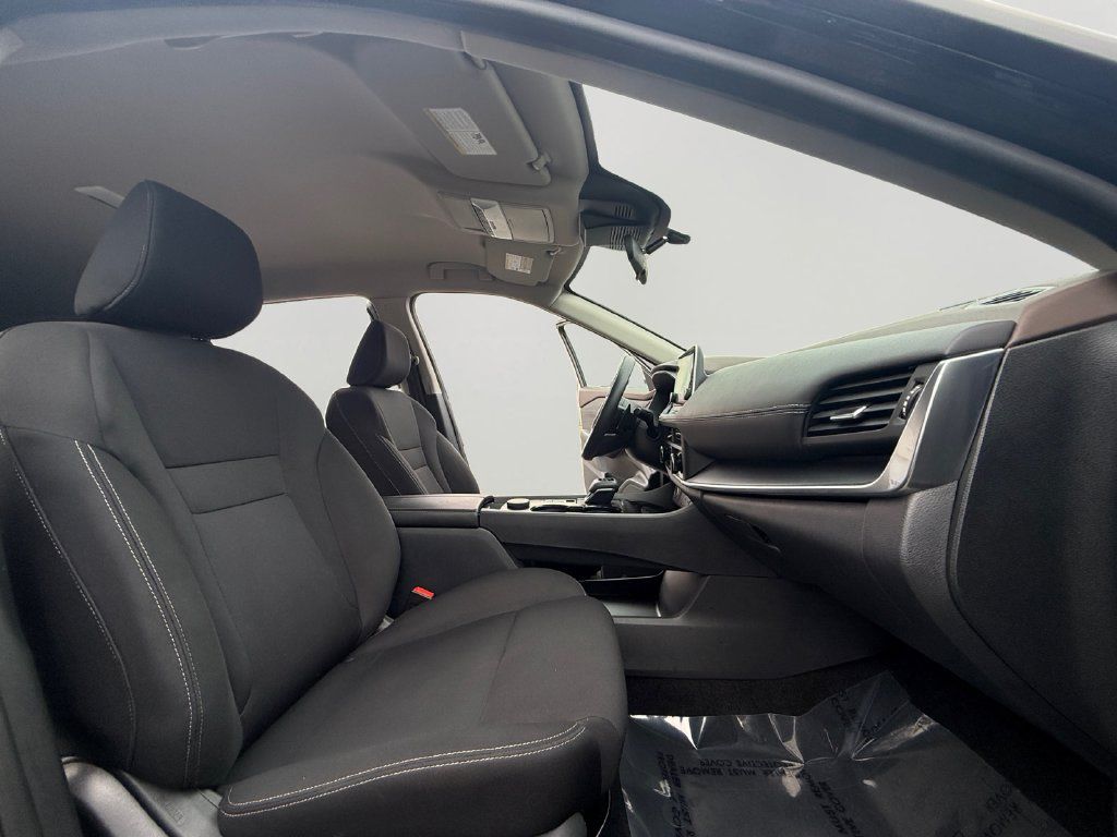 Used 2023 Nissan Rogue S AWD/4WD image 25