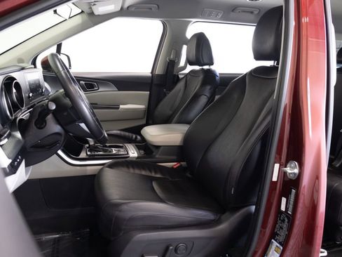 Used 2024 Kia Carnival LX FWD image 19