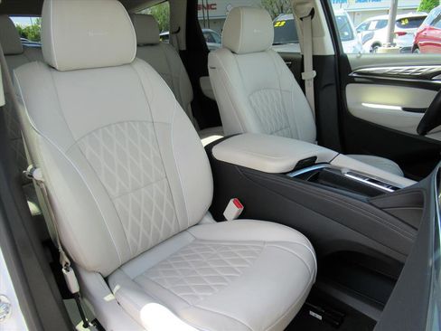 Used 2024 Buick Enclave Avenir w/ Avenir Technology Package image 9