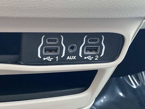 Used 2023 Chrysler Pacifica Touring-L FWD image 29